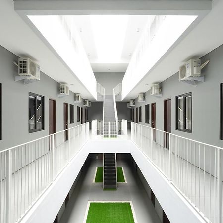 Reddoorz Plus Near Jiexpo Kemayoran Jakarta Extérieur photo
