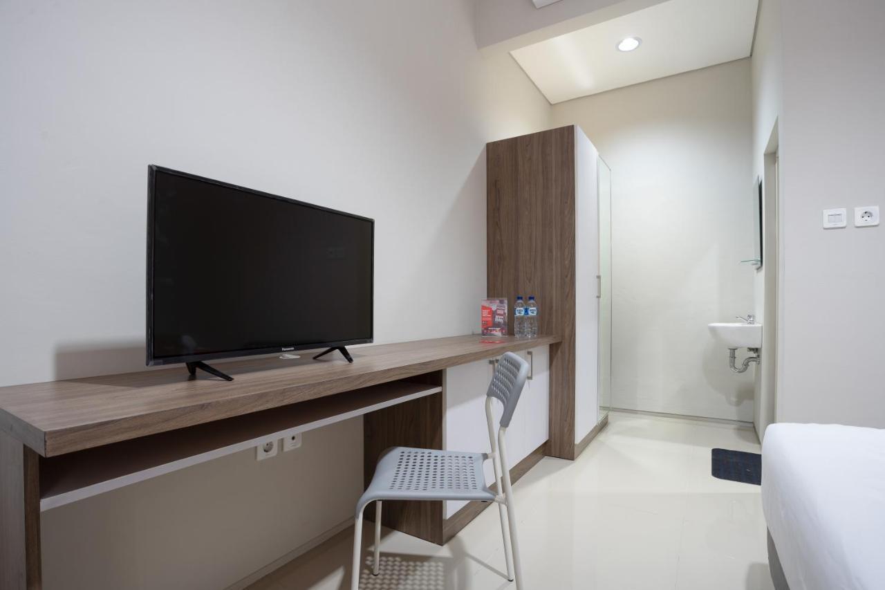 Reddoorz Plus Near Jiexpo Kemayoran Jakarta Extérieur photo